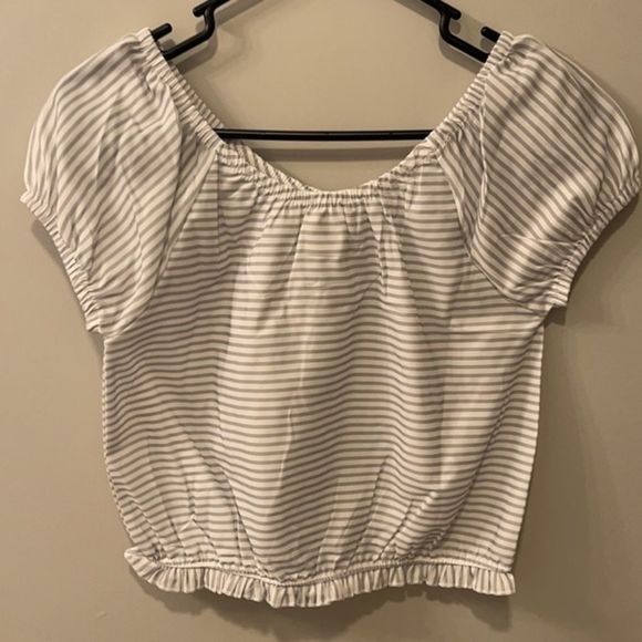 Stripe off the shoulder top with buttons Size Medium - Picture 3 of 3
